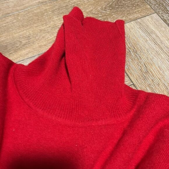 In cashmere turtleneck sweater - Picture 2 of 3